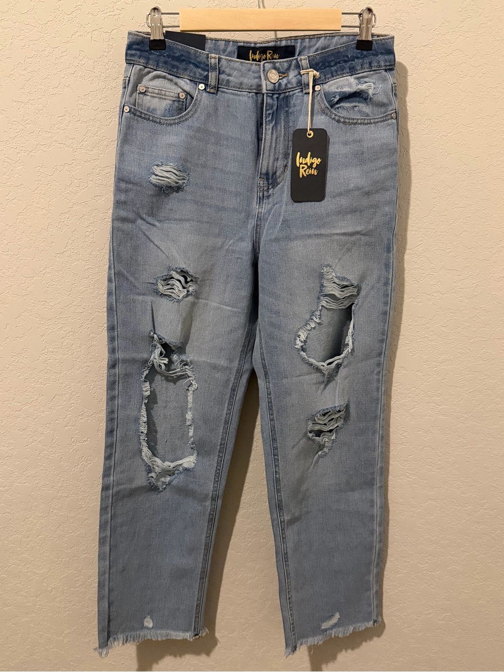 Indigo Rein Women's Junior Light Wash Distressed Boyfriend Jeans